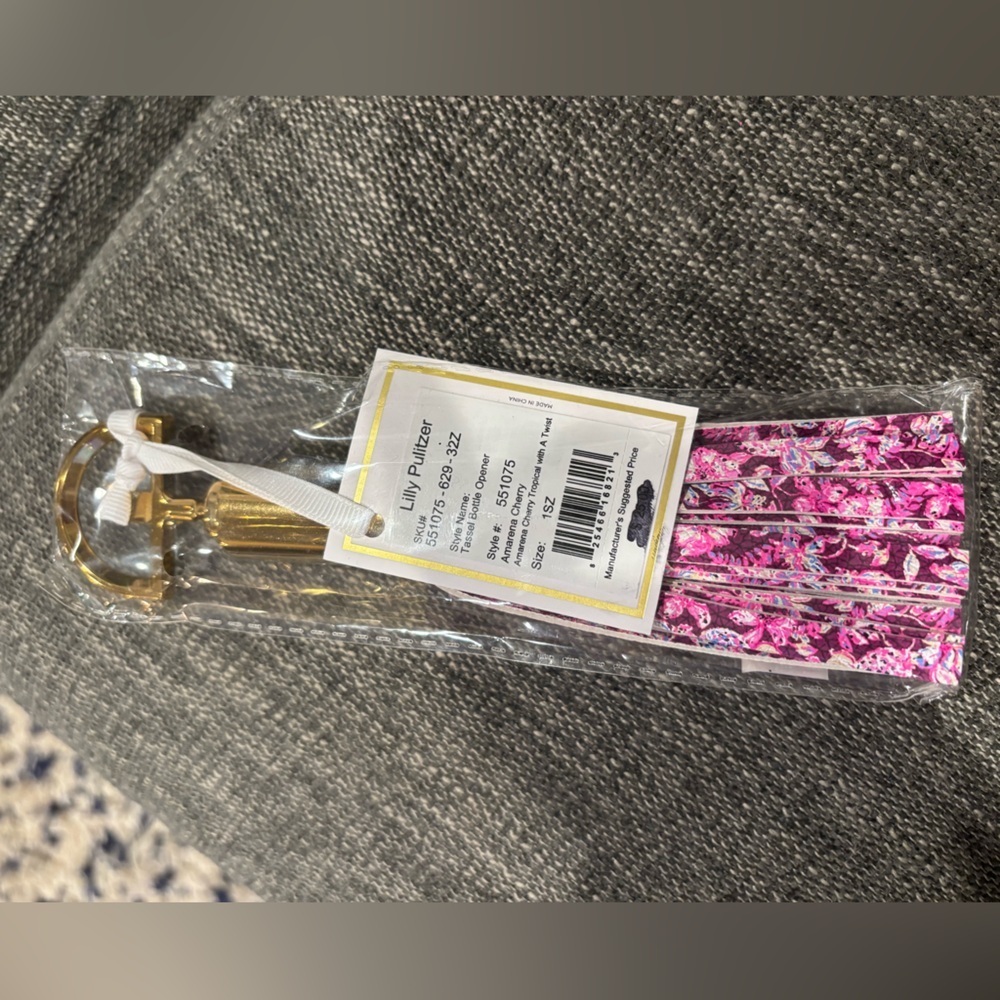 NWT ✨ Lilly Pulitzer Gold & Pink Floral Tassel Bottle Opener Keyring - Picture 3 of 4